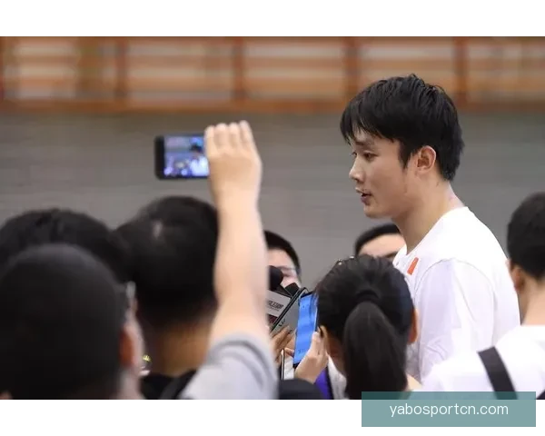 丁彦雨航回忆伤病岁月 揭秘小牛合同与小乔丹深厚友谊